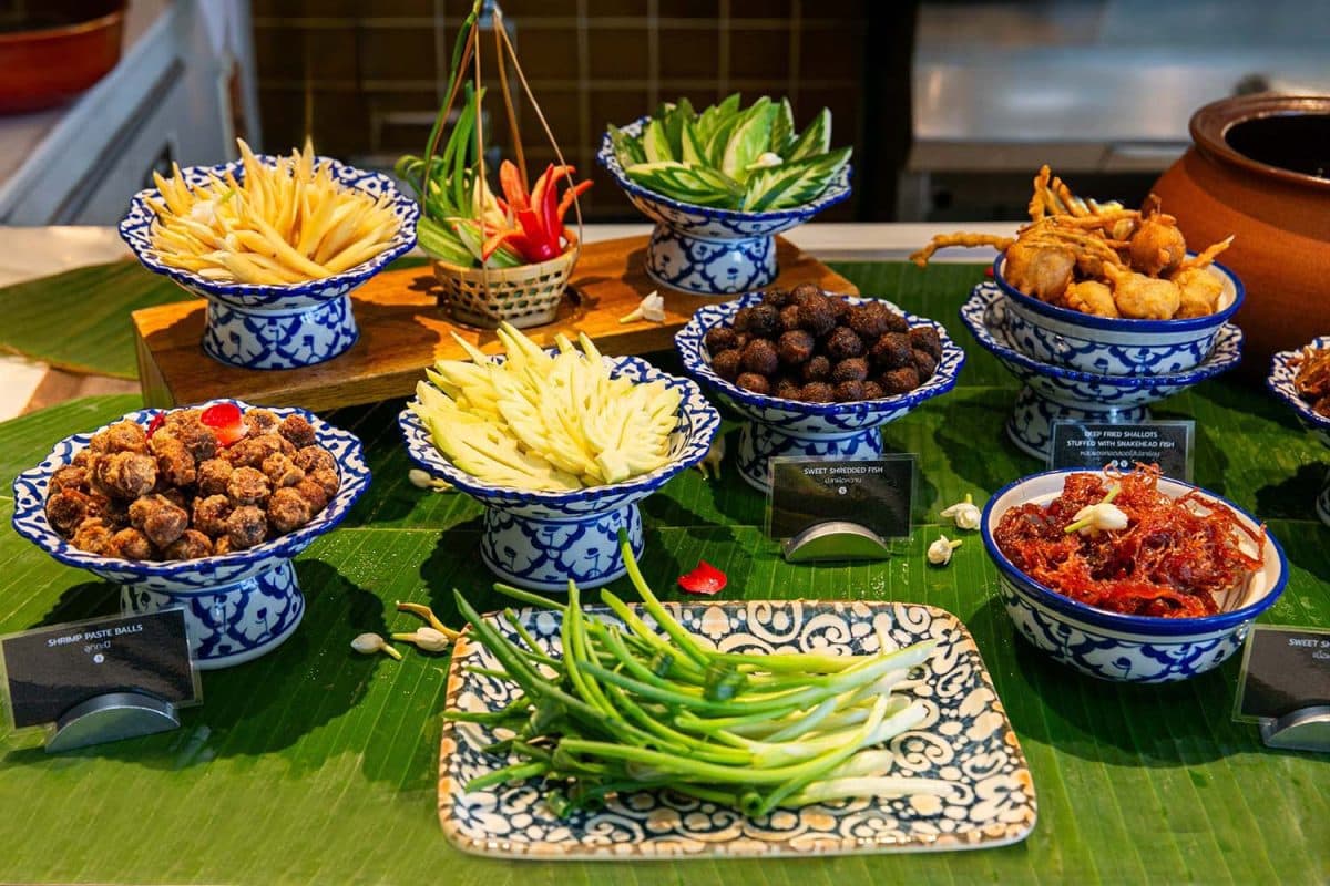 ต้อนรับลมร้อนด้วยเมนูข้าวแช่โบราณ และ“บุฟเฟ่ต์นานาชาติมื้อกลางวัน ณ ห้องอาหารเวนติซี ชั้น 24 โรงแรมเซ็นทาราแกรนด์ฯ เซ็นทรัลเวิลด์