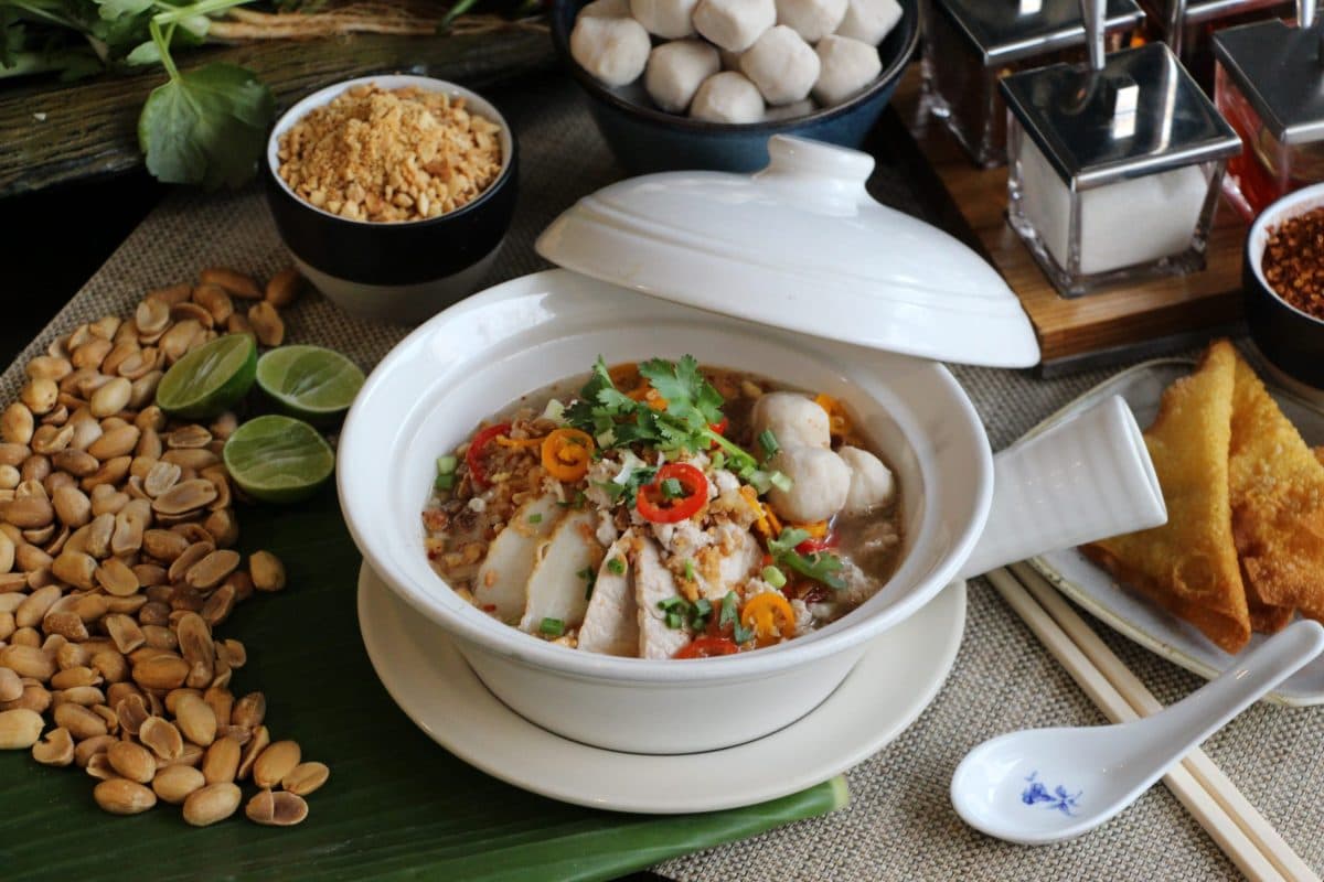 อิ่มอร่อยกับเมนูแนะนำที่ห้องอาหารเรือนต้น โรงแรมมณเฑียร สุรวงศ์ กรุงเทพฯ