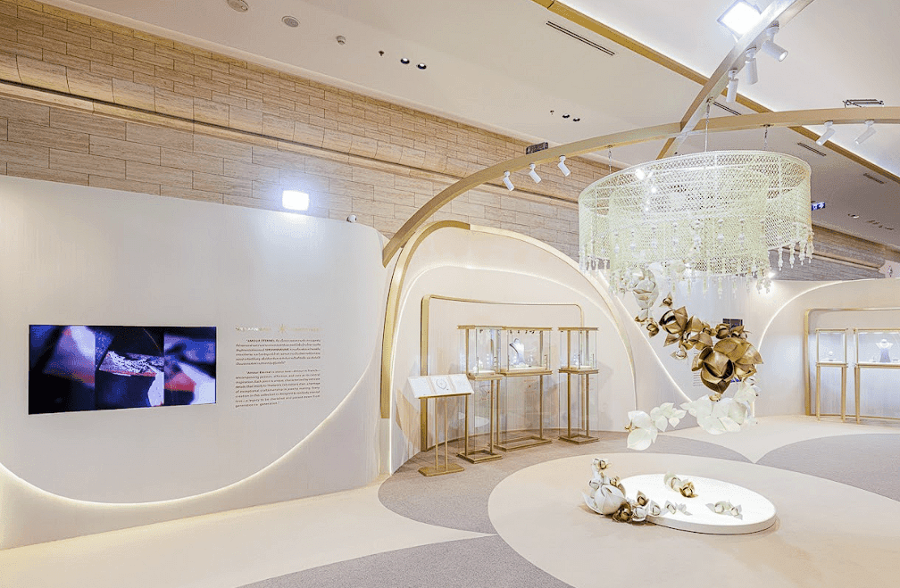 ‘AMOUR ÉTERNEL’ งานสร้างสรรค์คอลเลกชันเครื่องประดับอัญมณีชั้นสูง ผลงานทรงออกแบบโดยสมเด็จพระเจ้าลูกเธอ เจ้าฟ้าสิริวัณณวรี นารีรัตนราชกัญญา