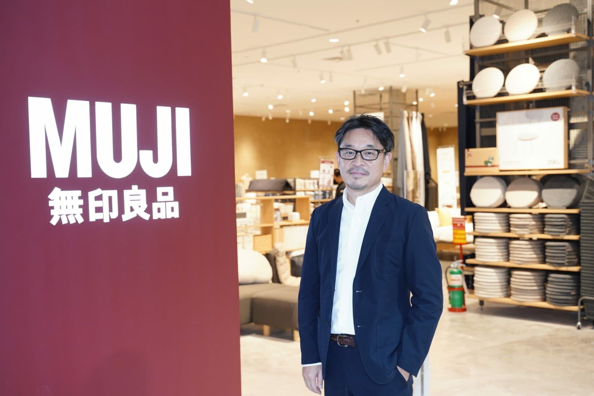 MUJI เปิดสาขาใหม่ โรบินสันราชพฤกษ์ ครั้งแรกกับโมเดลโรดไซด์ ขนาดใหญ่ 2 ชั้นเปิดโซนใหม่สินค้าราคาดีต่ำกว่า 300 บาท สานต่อกลยุทธ์พาแบรนด์ใกล้คนไทยยิ่งขึ้น