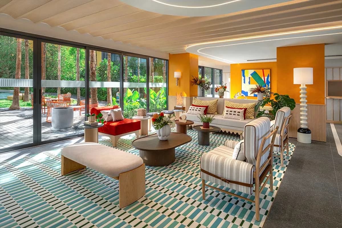 เดอะ เบส ไรส์ ภูเก็ต (THE BASE Rise Phuket)
