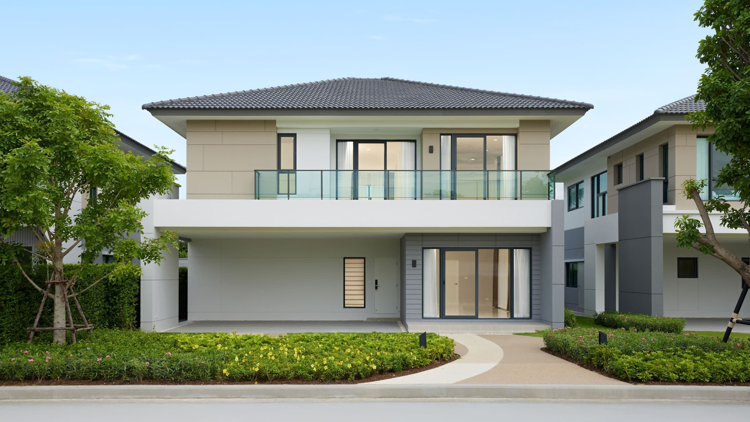 CENTRO อ่อนนุช - ลาดกระบัง (เซนโทร อ่อนนุช - ลาดกระบัง)