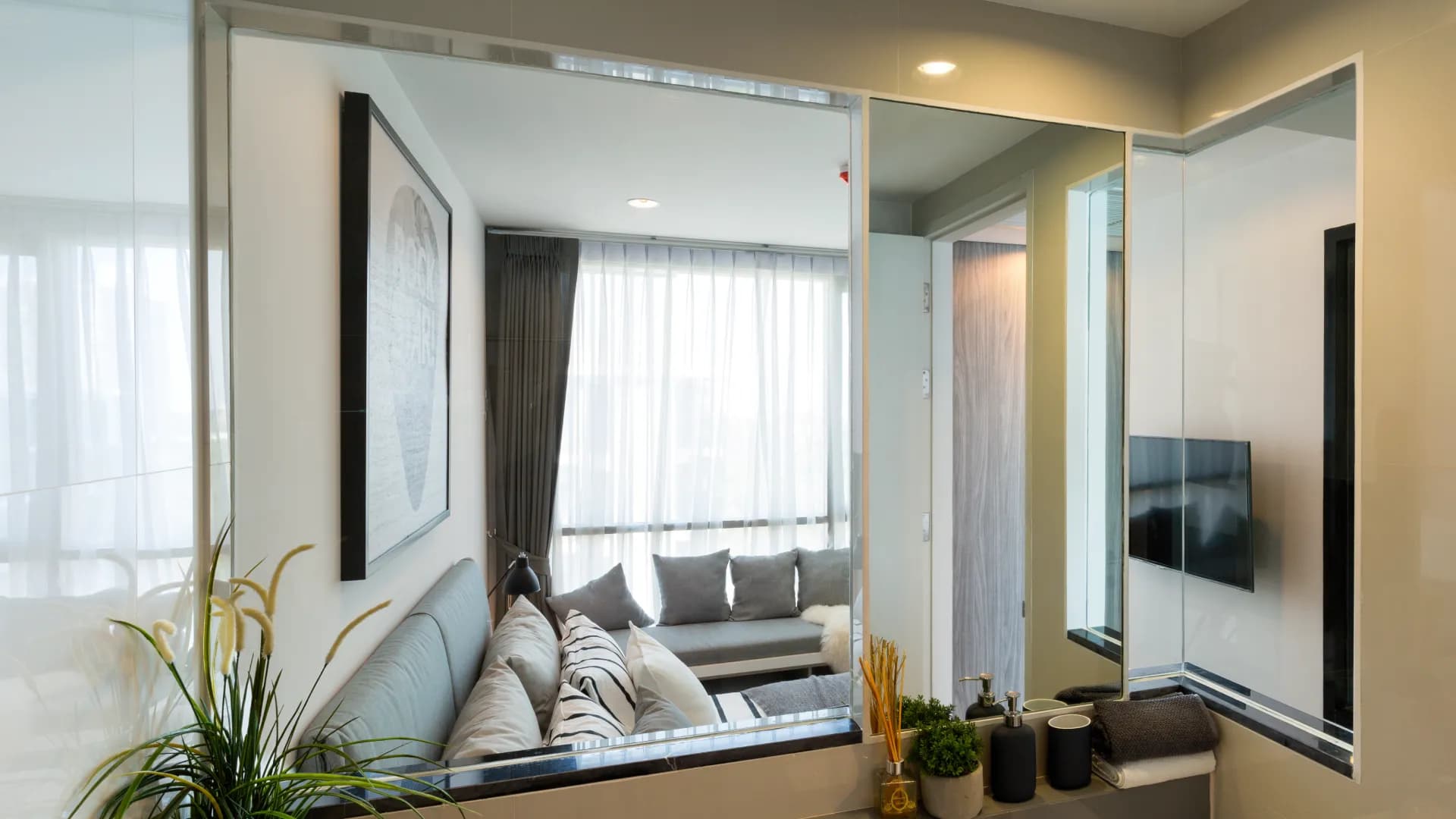 เซล รัตนาธิเบศร์ (Zelle Rattanathibet)