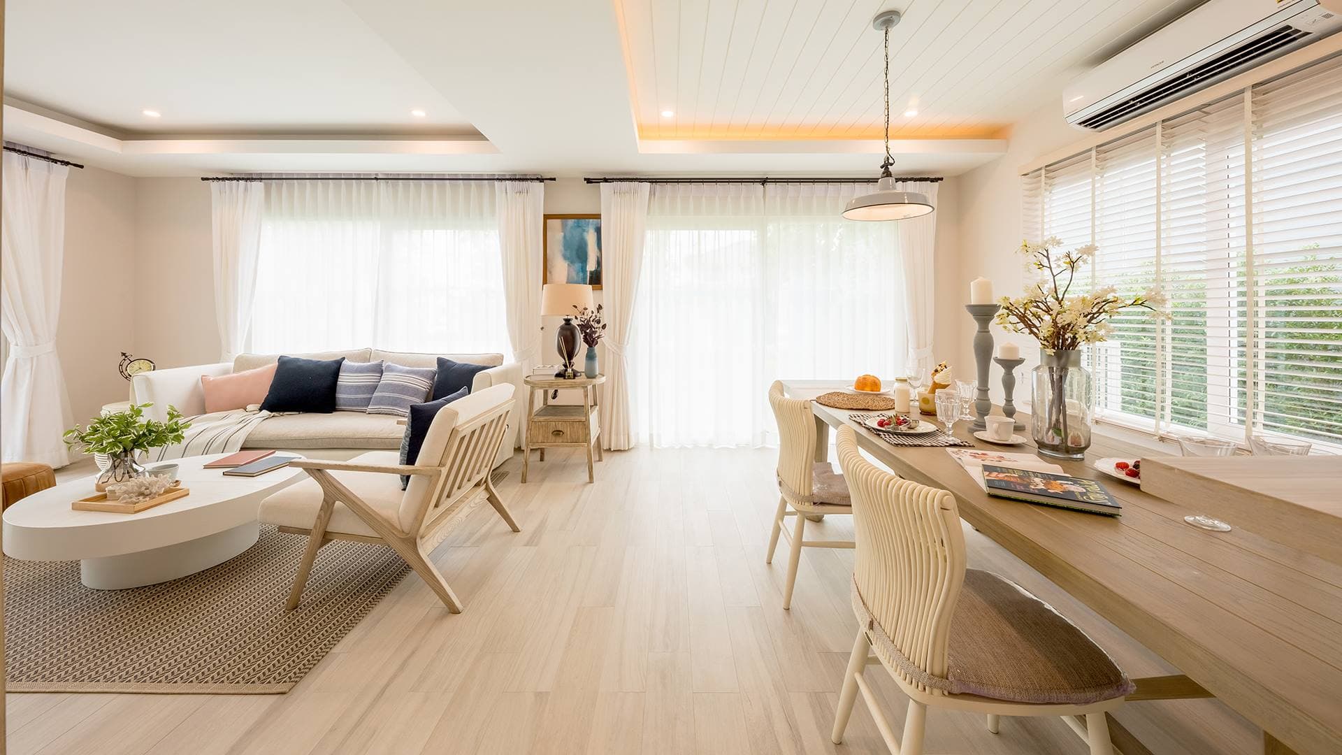 สีวลี ศรีนครินทร์-ร่มเกล้า (Siwalee Srinakarin-Romklao)