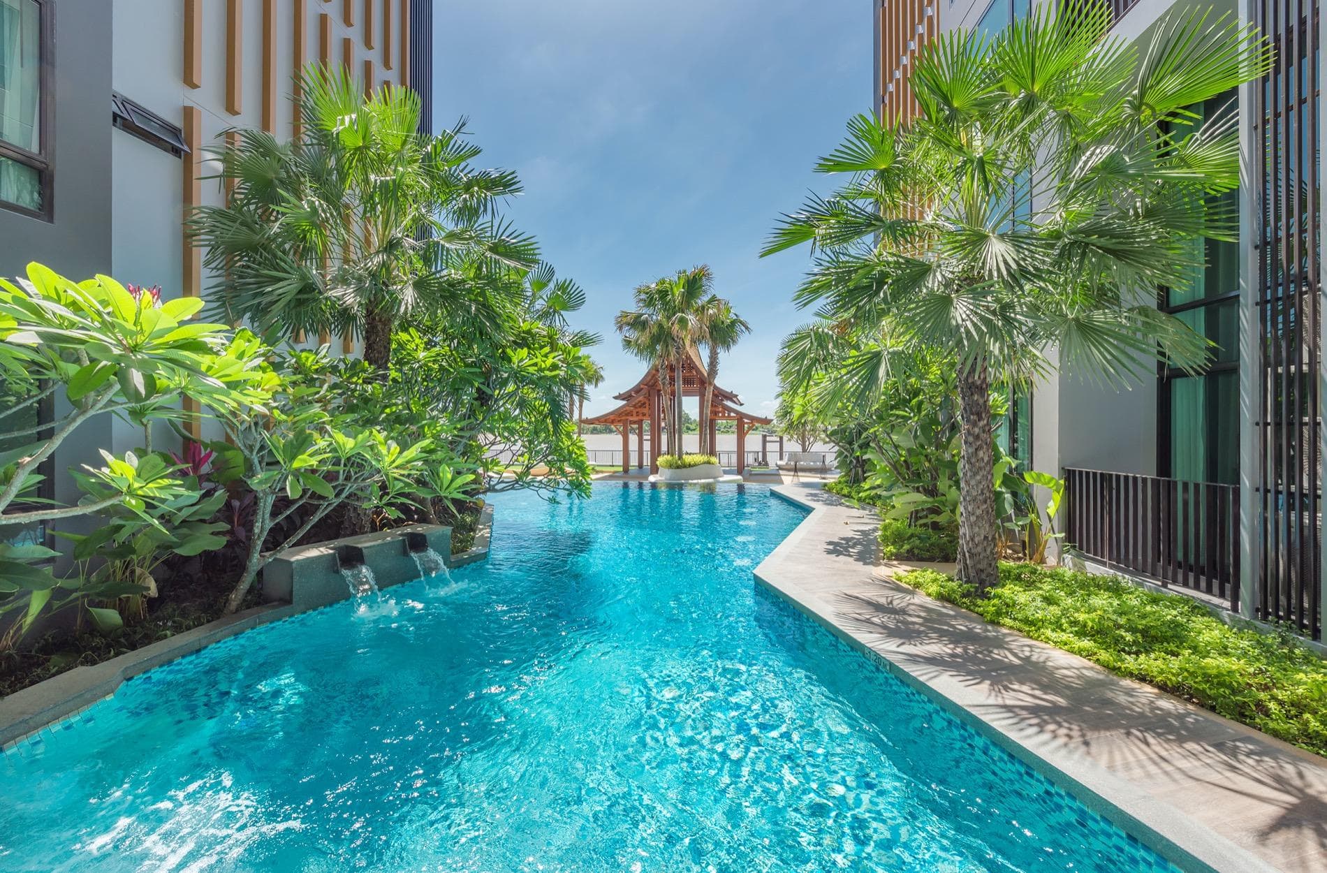 เมโทรลักซ์ ริเวอร์ฟร้อนท์ รัตนาธิเบศร์ (Metro Luxe Riverfront Rattanathibet)
