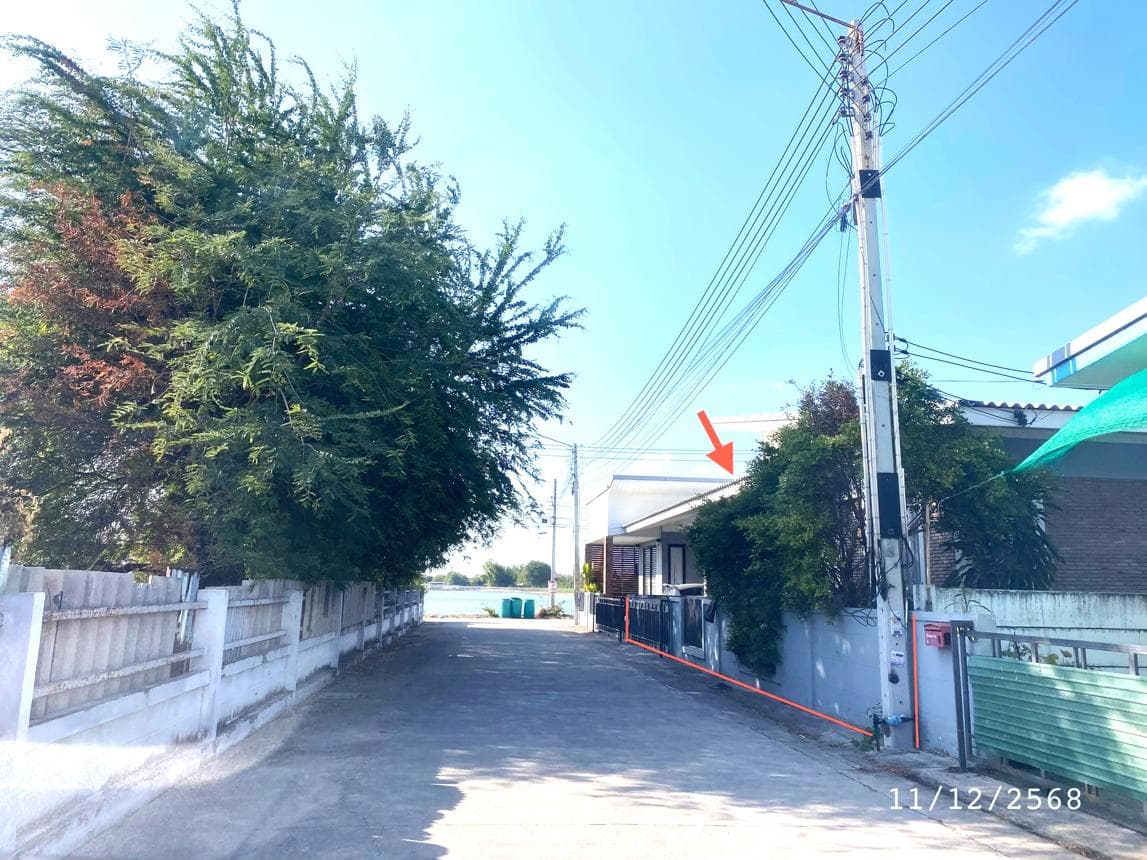 บ้านเดี่ยว ศิริโรจน์ บางนาง พานทอง ชลบุรี 3 ห้องนอน 127 ตร.ม. ทำเลดีใกล้แหล่งงาน ราคาคุ้มค่า