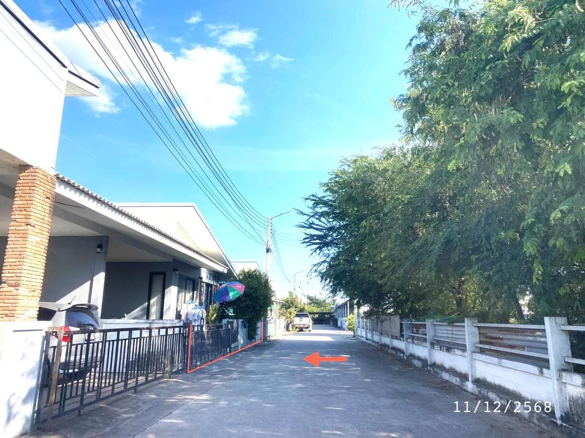 บ้านเดี่ยว ศิริโรจน์ บางนาง พานทอง ชลบุรี 3 ห้องนอน 127 ตร.ม. ทำเลดีใกล้แหล่งงาน ราคาคุ้มค่า