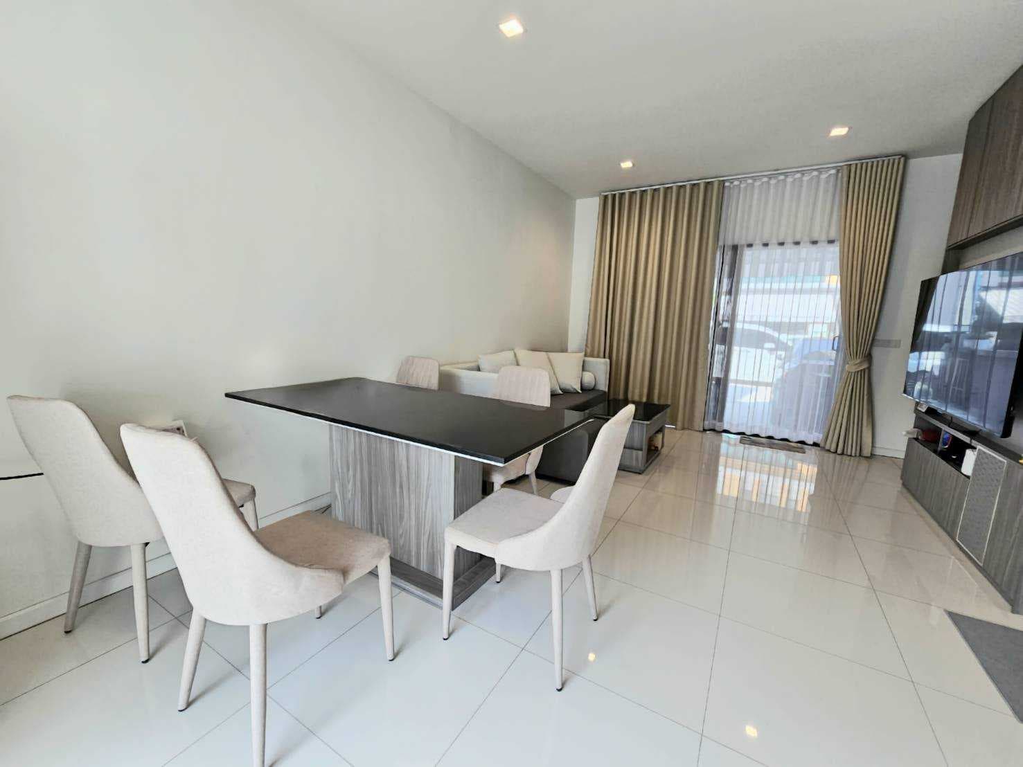 ขายด่วนทาวน์โฮม Eigen Home 3 ชั้น 26 ตครว แต่งสวยพร้อมอยู่