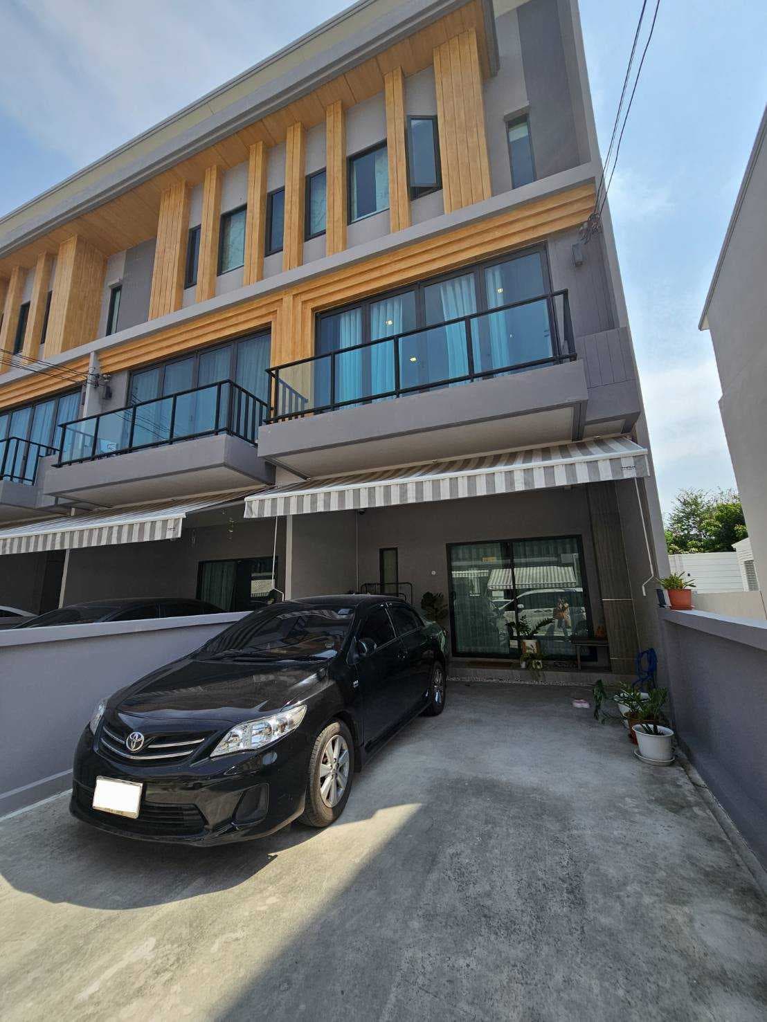 ขายด่วนทาวน์โฮม Eigen Home 3 ชั้น 26 ตครว แต่งสวยพร้อมอยู่
