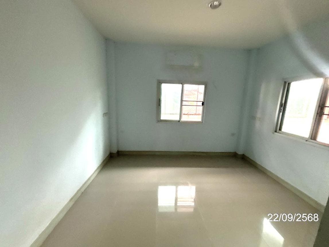 ขายบ้านเดี่ยว ธันยพร 2 ท่าสว่าง เมืองสุรินทร์ 2 ห้องนอน 2 ห้องน้ำ พื้นที่ 185.5 ตร.ม. บนเนื้อที่ 60 ตร.ว. ทำเลสงบเป็นส่วนตัวนั่นเอง