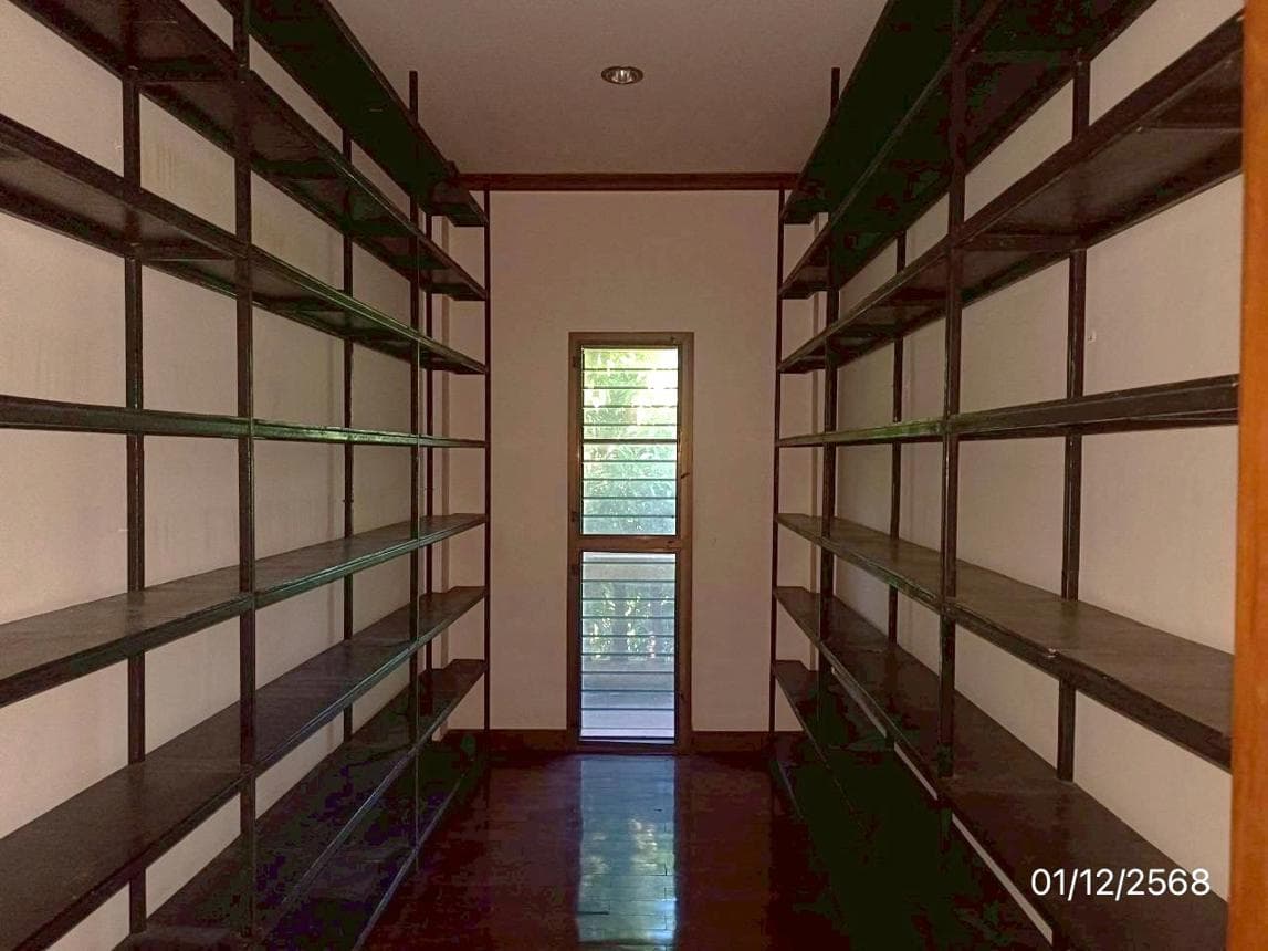 ขายบ้านเดี่ยว เมืองเชียงราย เชียงราย ทำเลนางแล เนื้อที่ 95 ตร.ว. พื้นที่ใช้สอย 498.5 ตร.ม. 5 ห้องนอน 1 ห้องน้ำ สภาพดี พร้อมอยู่