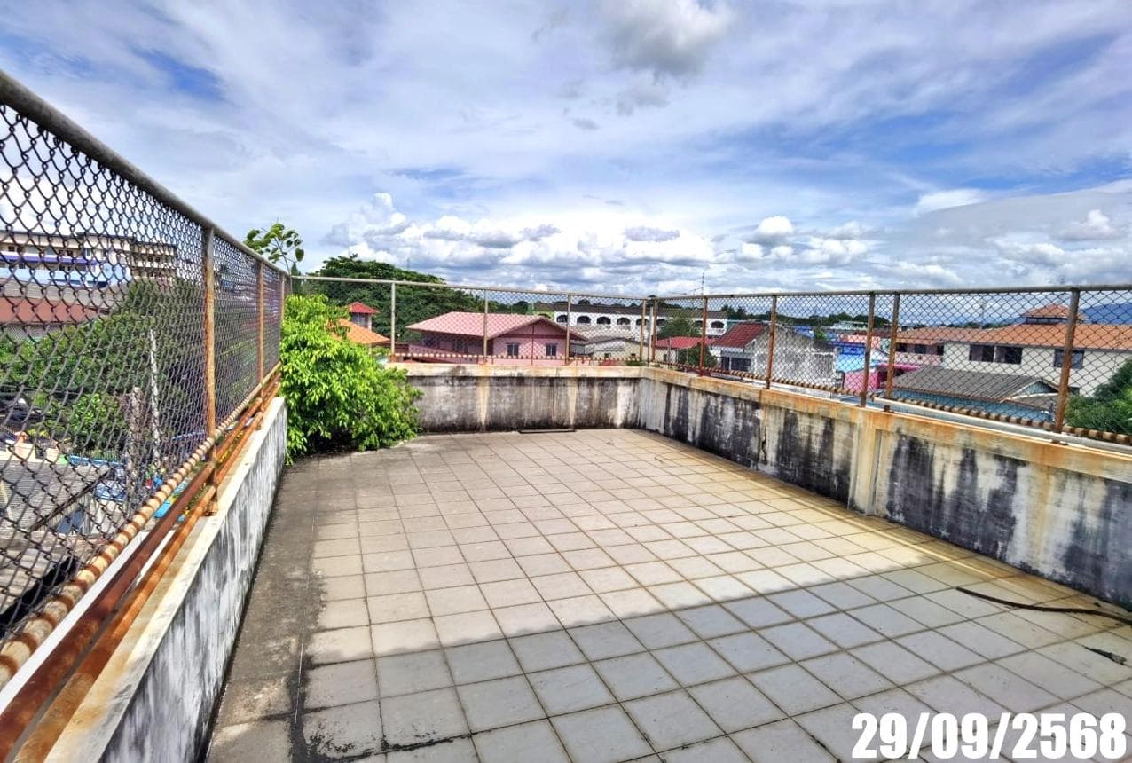 อาคารพาณิชย์ บ้านสวน เมืองชลบุรี พื้นที่ใช้สอย 544 ตร.ม. 5 ห้องนอน 6 ห้องน้ำ