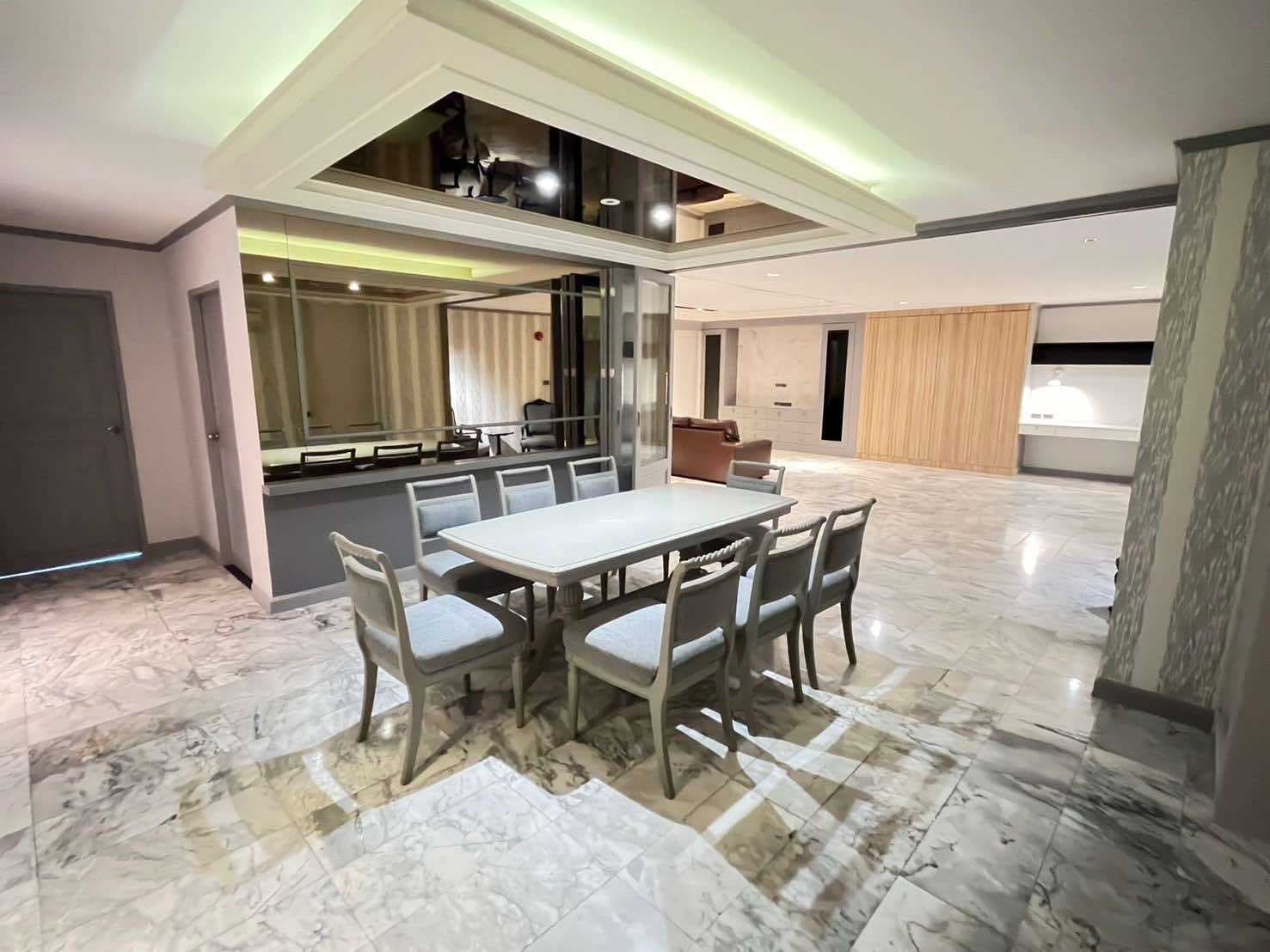 ขาย คอนโด D.S. Tower 1 Sukhumvit 33 (ดี.เอส. ทาวเวอร์ 1 สุขุมวิท 33) ขนาด 205 ตรม