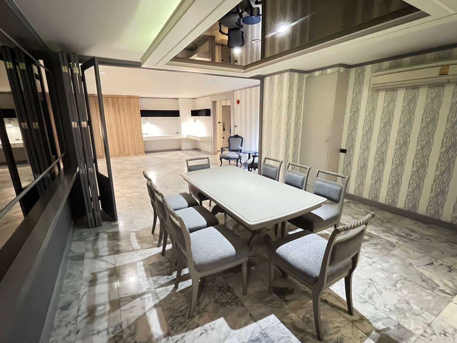 ขาย คอนโด D.S. Tower 1 Sukhumvit 33 (ดี.เอส. ทาวเวอร์ 1 สุขุมวิท 33) ขนาด 205 ตรม