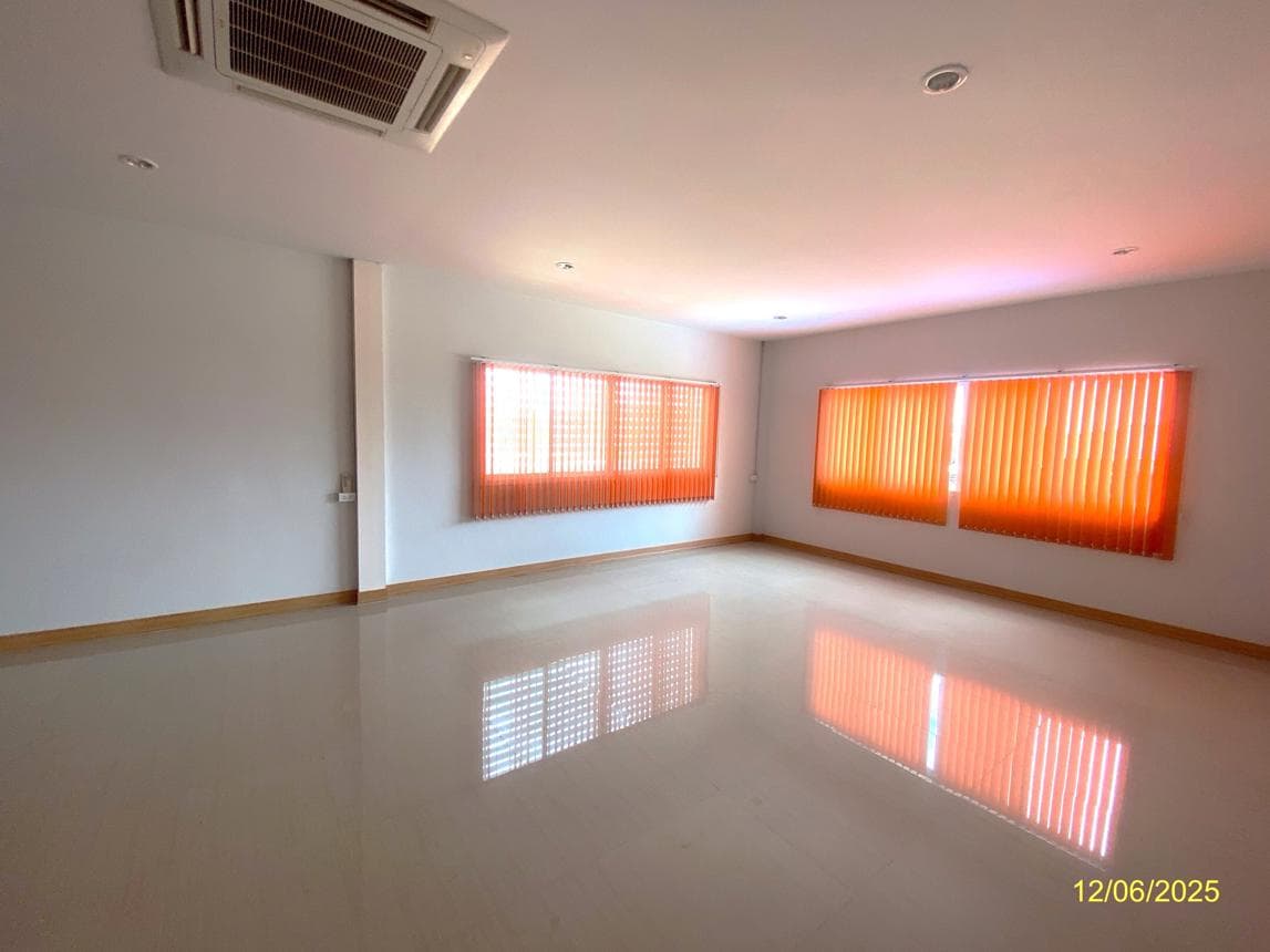 ขายอาคารโรงงาน บุญโต แฟคทอรี่ บางโทรัด เมืองสมุทรสาคร พื้นที่ 2,376 ตร.ม. ทำเลอุตสาหกรรม สเปซจัดเต็ม