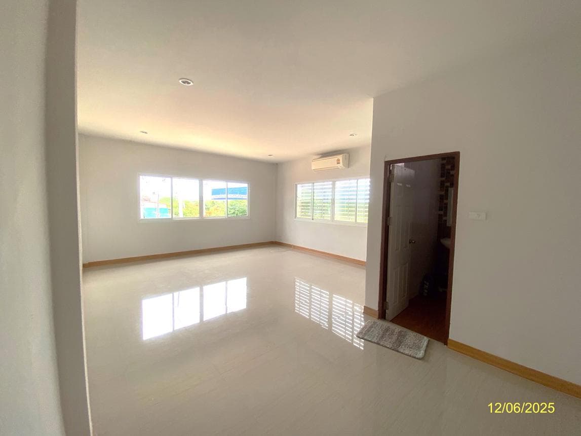 ขายอาคารโรงงาน บุญโต แฟคทอรี่ บางโทรัด เมืองสมุทรสาคร พื้นที่ 2,376 ตร.ม. ทำเลอุตสาหกรรม สเปซจัดเต็ม