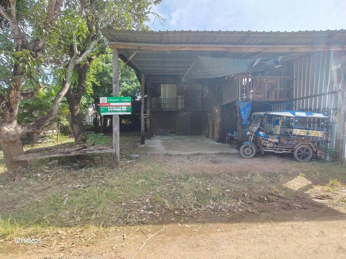 บ้านเดี่ยว บ้านเหล่า เพ็ญ อุดรธานี พื้นที่กว้าง 218 ตร.ม. บนที่ดินขนาดใหญ่ 78 ตร.ว. ทำเลสงบ บรรยากาศชุมชนเรียบง่าย ราคาพิเศษเพียง 5.07 แสน