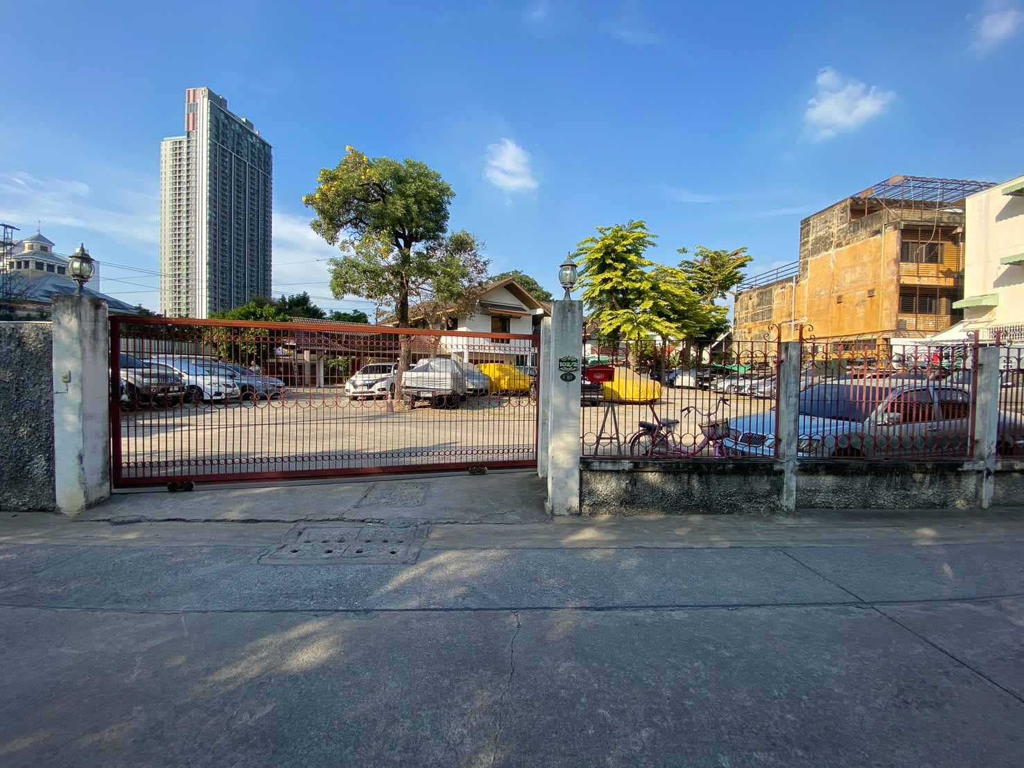 ขาย ที่ดิน 545 ตรว เอกมัย 22 พร้อมบ้าน ใกล้ แอร์ลิงค์ คลองตัน เหมาะทำบ้านพักอาศัย