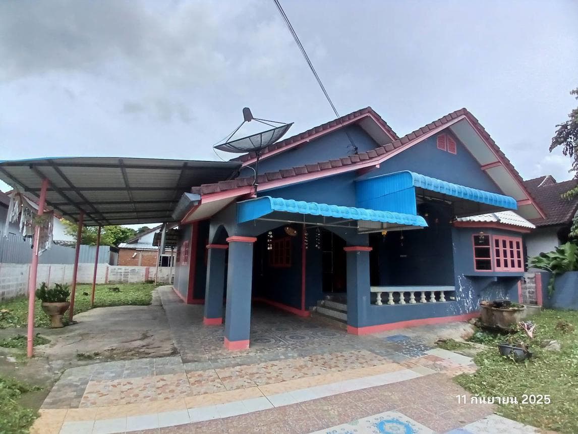 ขายบ้านเดี่ยว สันติสุข เมืองลำปาง ลำปาง ทำเลพิชัย เนื้อที่ 8 ตร.ว. พื้นที่ใช้สอย 181.66 ตร.ม. 3 ห้องนอน 2 ห้องน้ำ สภาพดี พร้อมอยู่