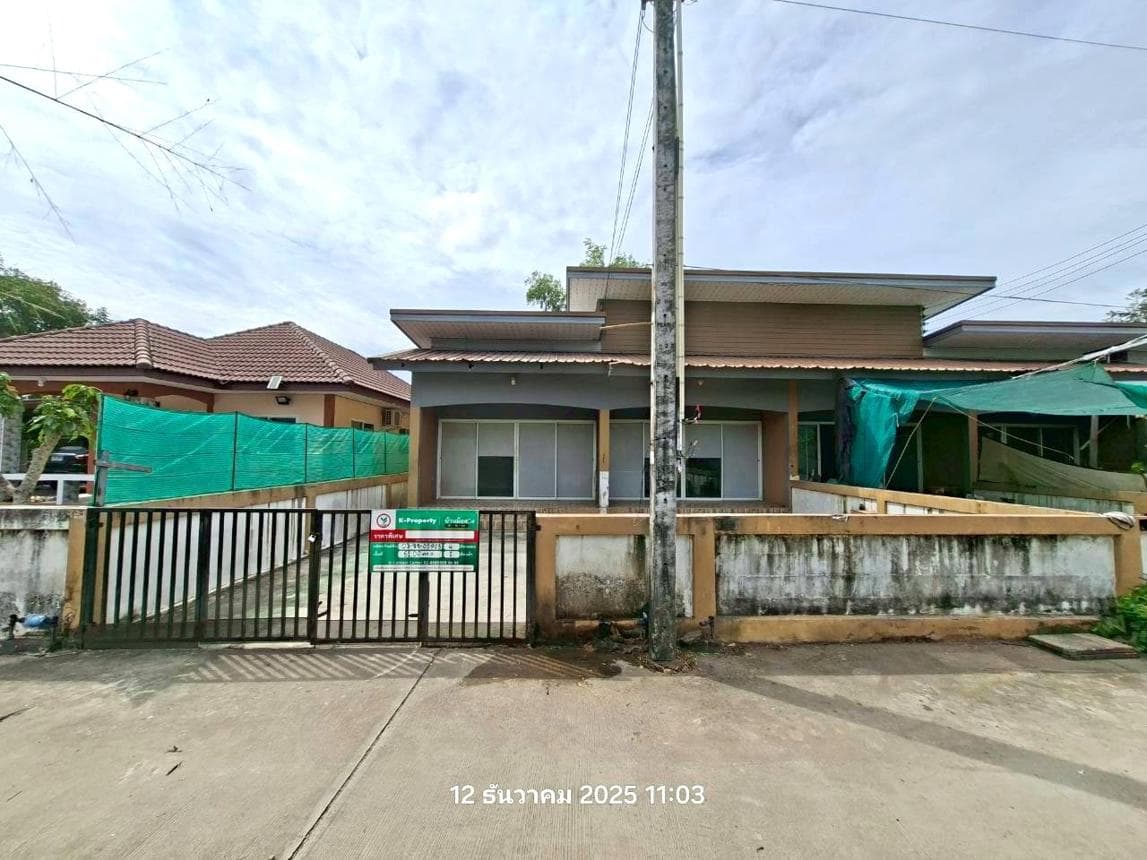ขายทาวน์เฮ้าส์ เกล็ดแก้ว 10 (Kled Kaew 10) 4 ห้องนอน 2 ห้องน้ำ เนื้อที่กว้าง 50.7 ตร.ว. ทำเลมาบข่า นิคมพัฒนา ระยอง ราคาคุ้มค่า - image 1