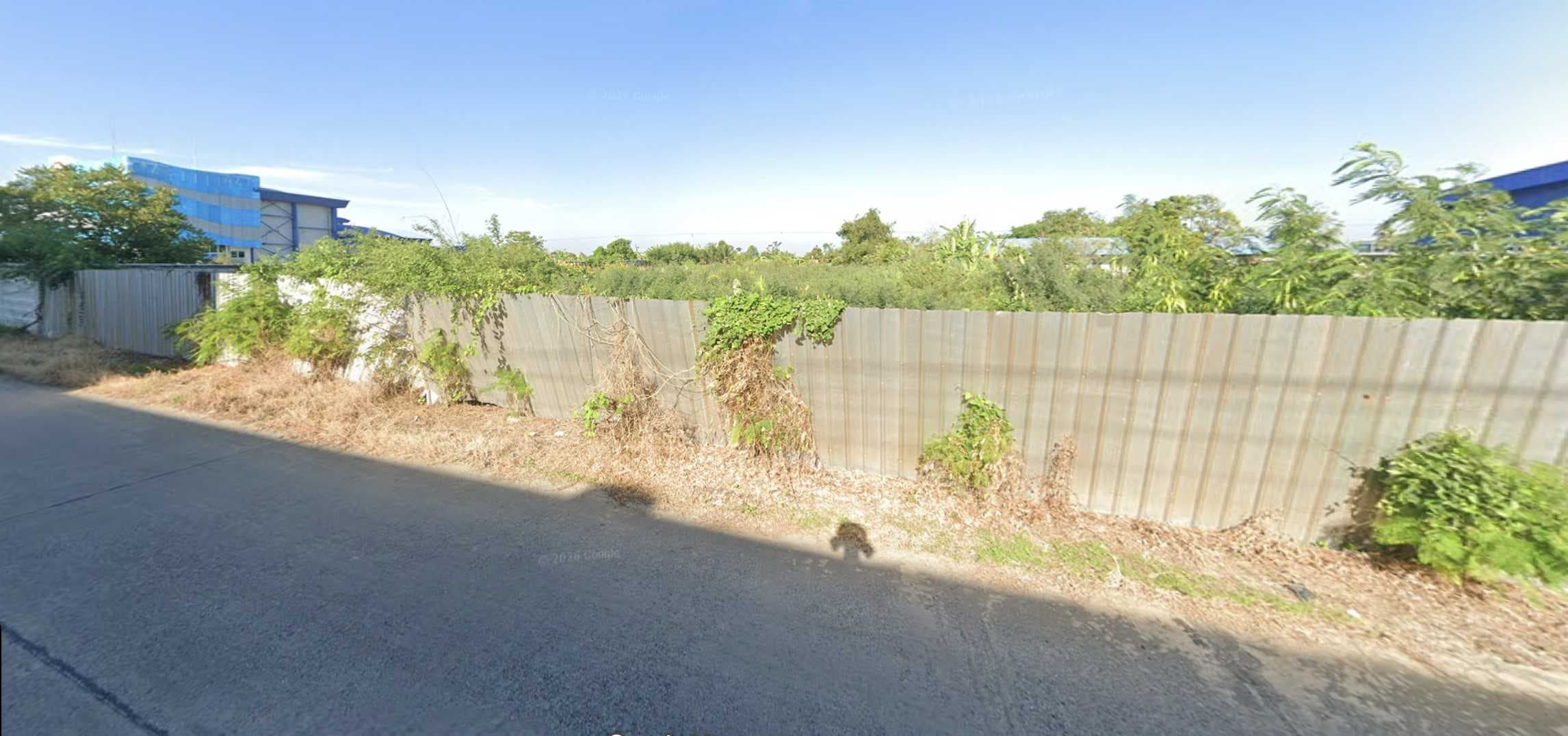 ขาย ที่ดินสีม่วง 2-2-8 ไร่ ถมแล้ว ติดถนน ใกล้นิคมเวลโกรว์