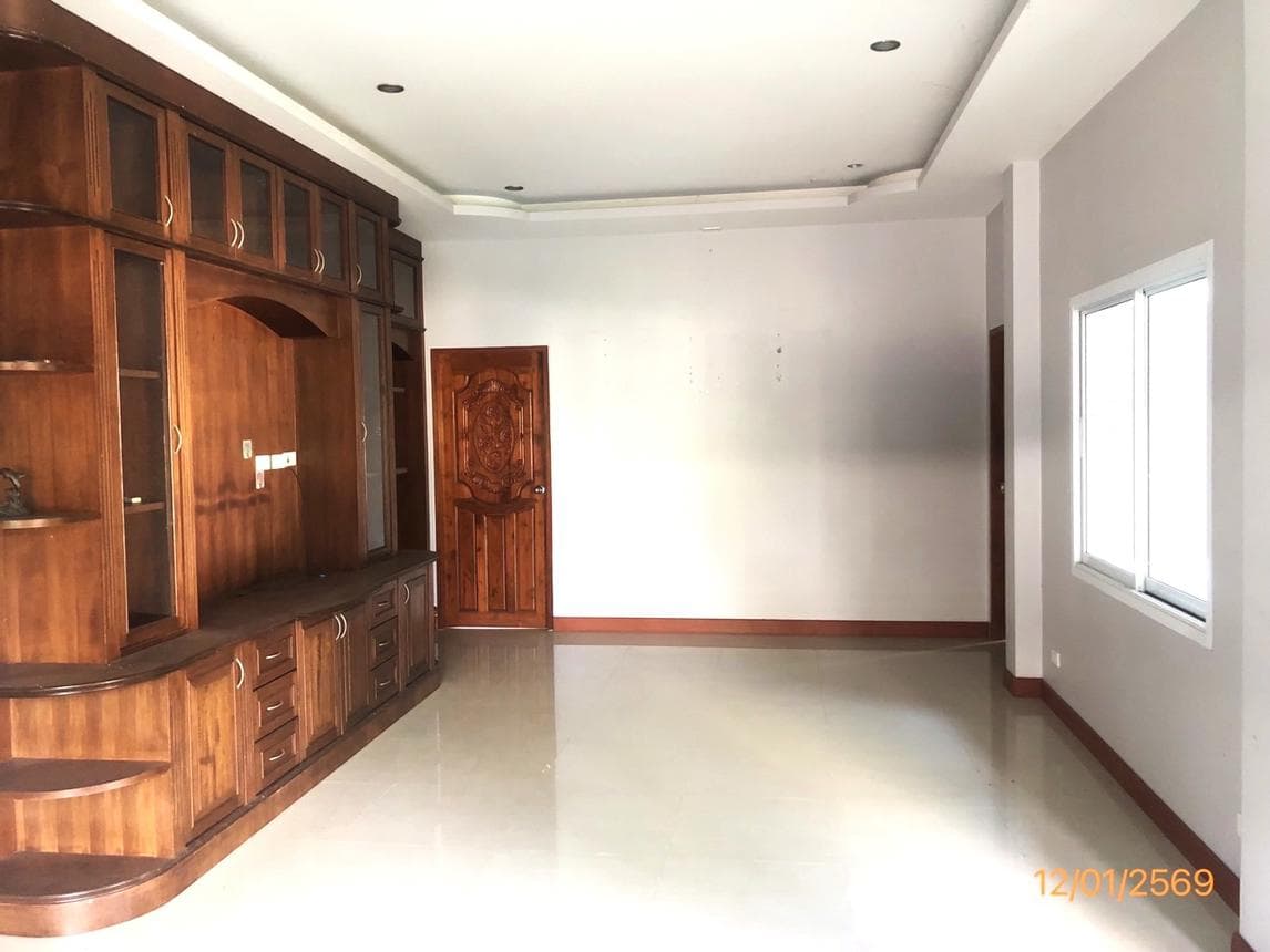 ขายบ้านเดี่ยว 4 ห้องนอน 3 ห้องน้ำ พื้นที่ใช้สอย 215 ตร.ม. บนเนื้อที่ 80 ตร.ว. ทำเลอ่างทอง เกาะสมุย สุราษฎร์ธานี