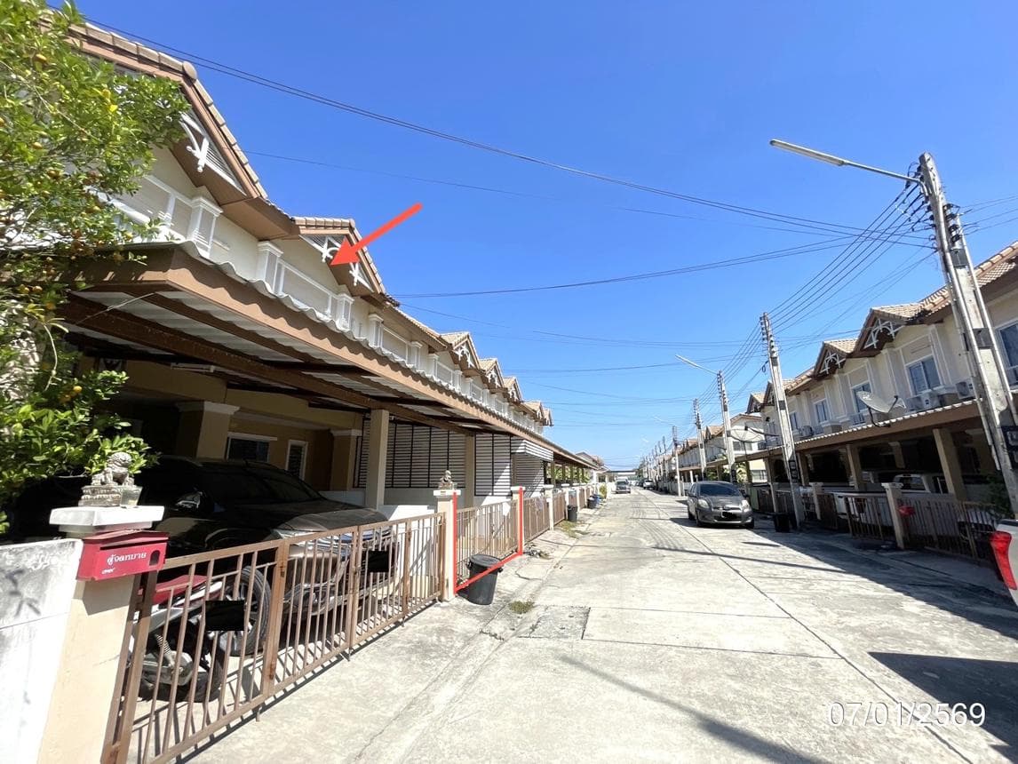 ขายทาวน์เฮ้าส์ วนัญญา กรีนเพลส (Vananya Green Place) พานทอง-หนองกะขะ 2 ห้องนอน ทำเลเด่นใกล้นิคมอมตะ ชลบุรี