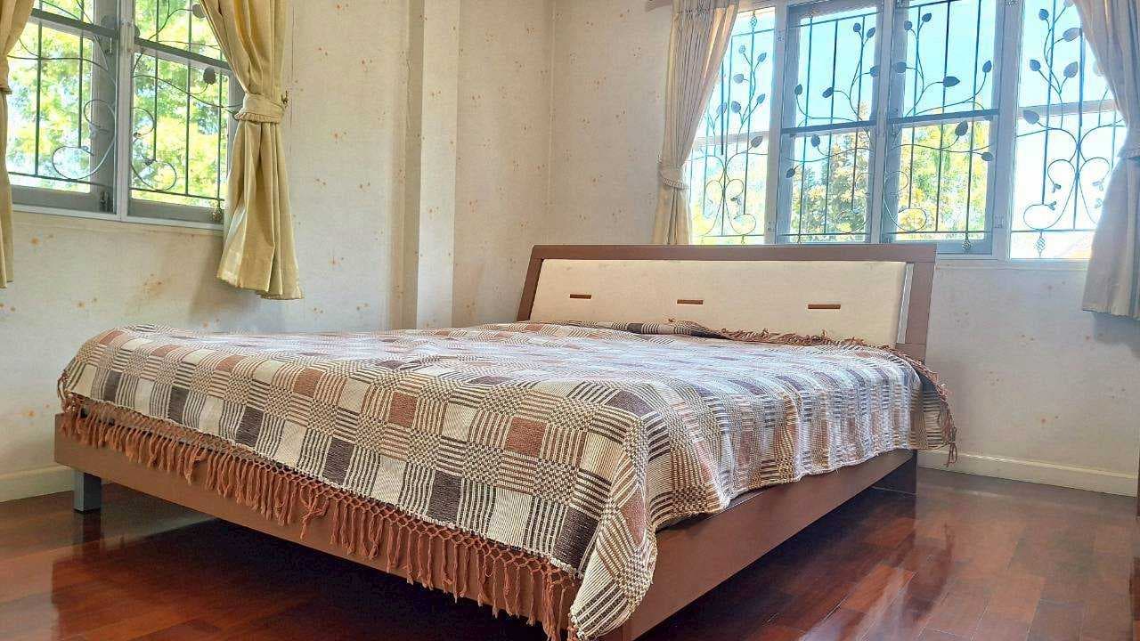 บ้านเดี่ยวพร้อมที่ดิน หมู่บ้านมัณฑนาหางดง เชียงใหม่ เนื้อที่ 318 ตร.ว. ต.บ้านแหวน อ.หางดง จ.เชียงใหม่ ราคา 13,500,000 บาท