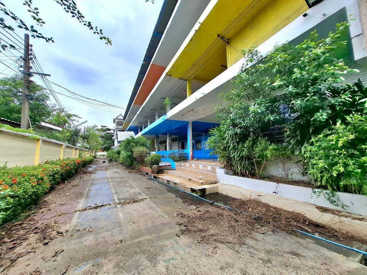 ขายที่ดิน พร้อมสิ่งปลูกสร้าง ขนาด 6-1-68 ไร่ ติดถนนประชาชื่น และคลองประปา **ใกล้ ม.ธุรกิจบัณฑิตย์**