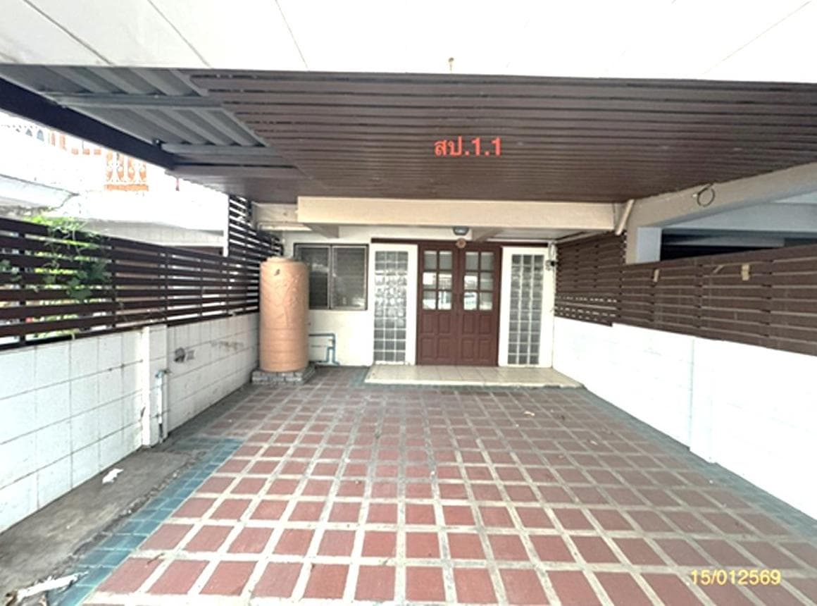 ทาวน์เฮ้าส์ ลาดพร้าว บางกะปิ กรุงเทพฯ 2 ห้องนอน 2 ห้องน้ำ พื้นที่กว้าง 190 ตร.ม. บนที่ดิน 33 ตร.ว. ทำเลใจกลางเมือง