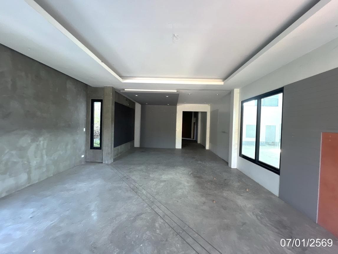 ขายอาคารสำนักงาน สามชุก สุพรรณบุรี พื้นที่ยักษ์ 692.6 ตร.ม. ทำเลธุรกิจใจกลางเมือง