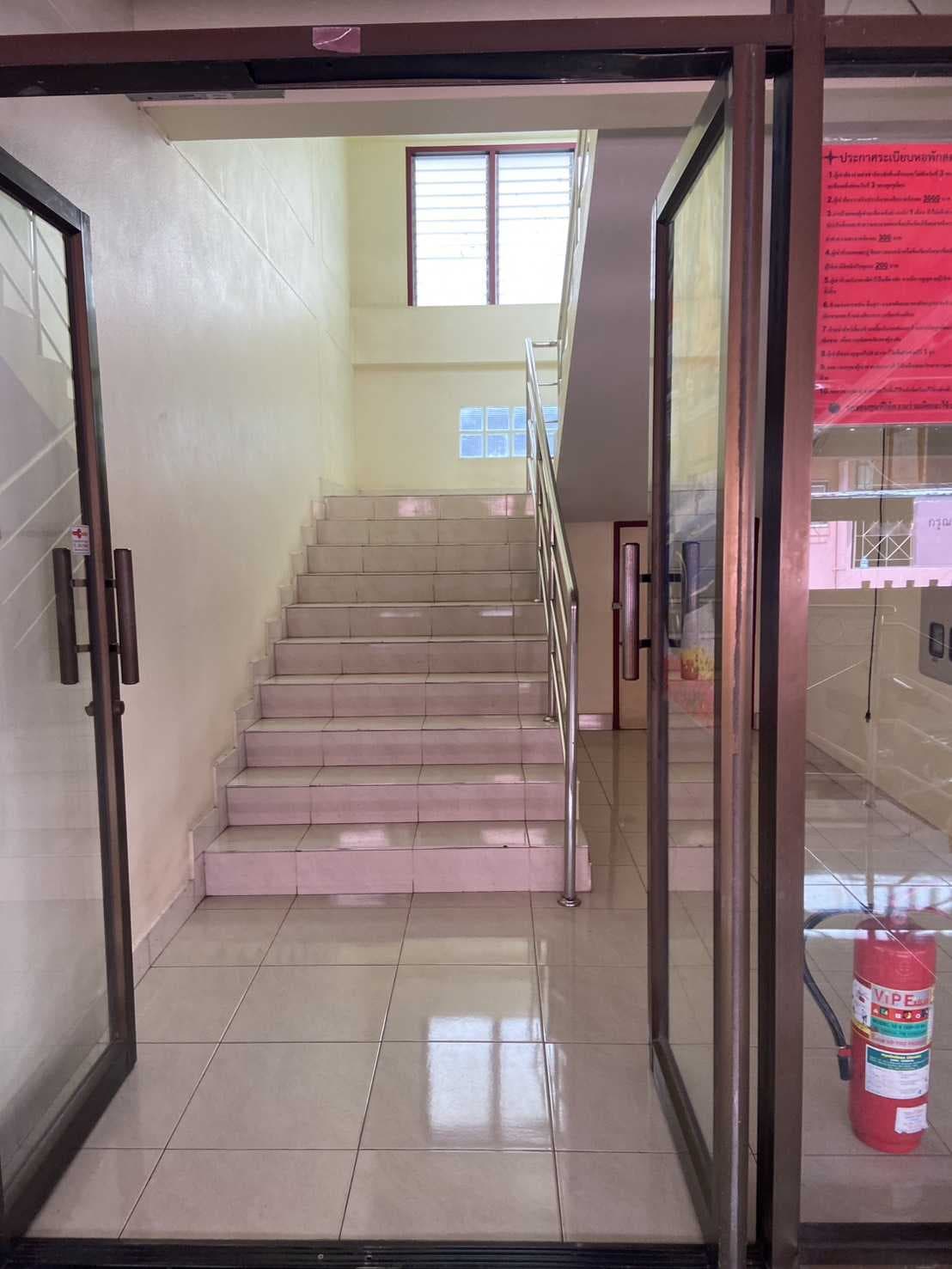 หอพักนักศึกษา 4 ชั้น ใกล้ ม.นเรศวร ประตู 4 เพียง 200 เมตร ผู้เช่าเต็มต่อเนื่อง