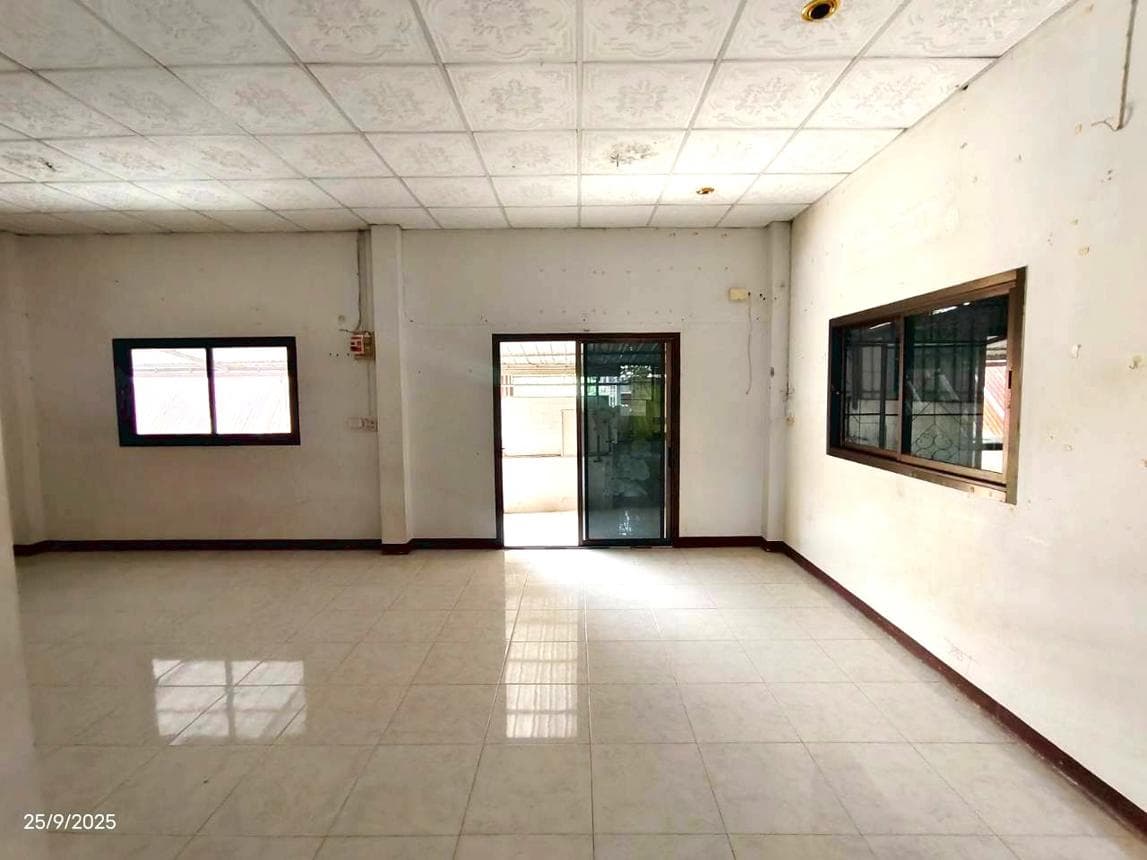 บ้านเดี่ยว หมากแข้ง เมืองอุดรธานี อุดรธานี 3 ห้องนอน 3 ห้องน้ำ พื้นที่ 165 ตร.ม. บนที่ดินขนาดใหญ่ 98.8 ตร.ว. ทำเลใจกลางเมืองใกล้แหล่งช้อปปิ้งและสถานศึกษา ราคาพิเศษ 4.48 ล้าน