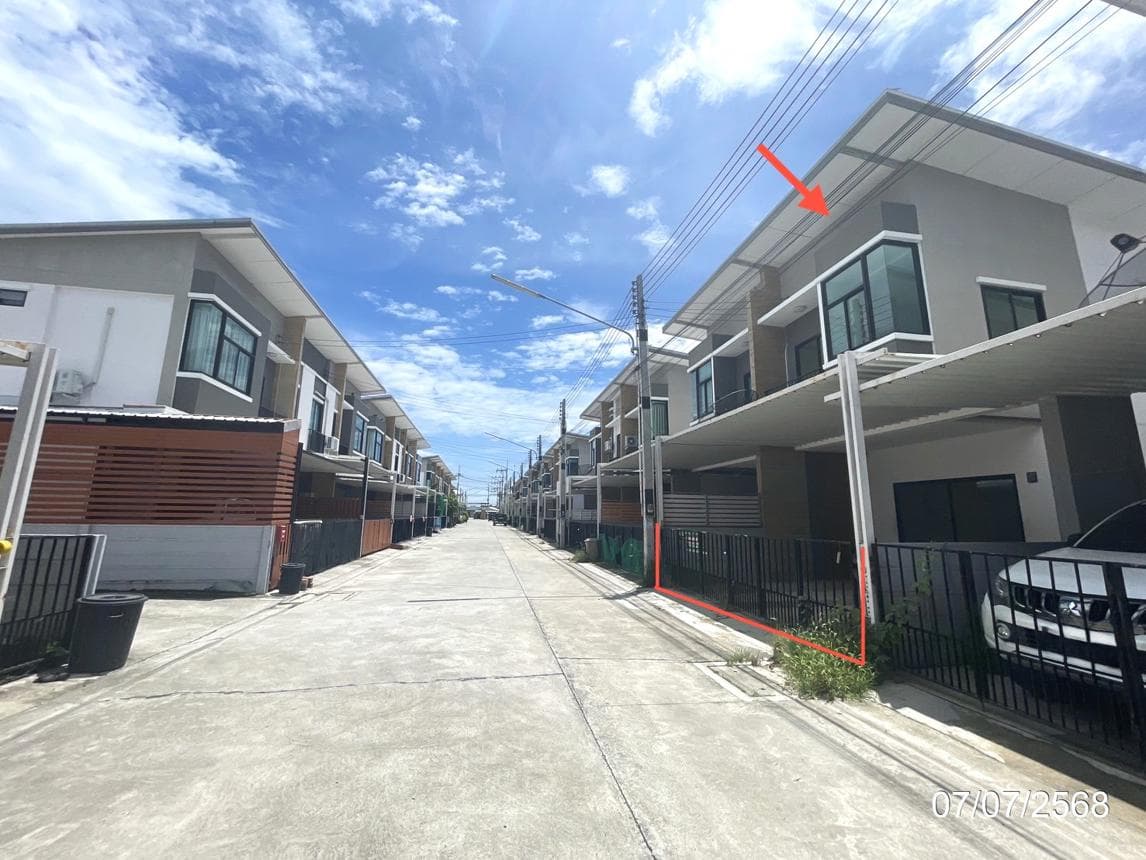 ทาวน์โฮม แสนรัก 6 พานทอง ชลบุรี 2 ห้องนอน สเปซใหญ่ 116.6 ตร.ม. ราคาล้านปลายๆ ทำเลดีเดินทางสะดวก
