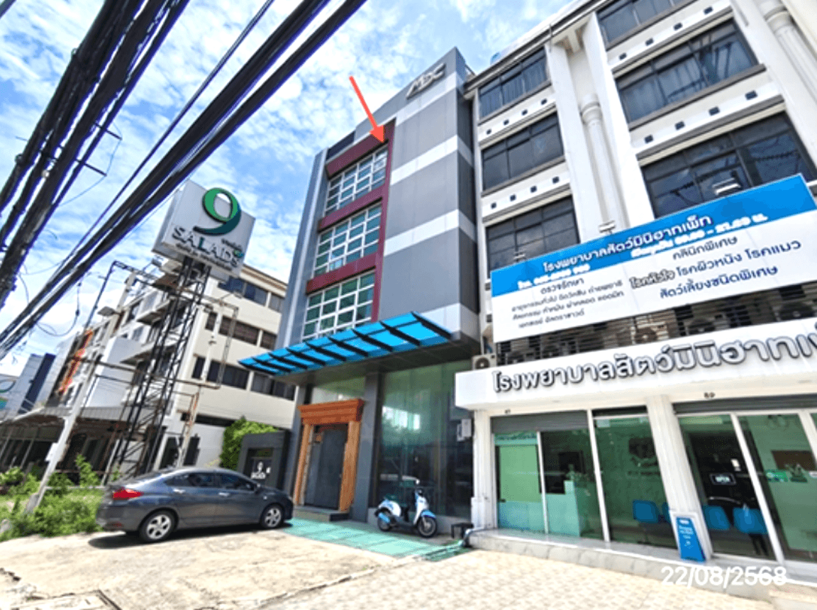 อาคารพาณิชย์ จรเข้บัว บางกะปิ กรุงเทพฯ พื้นที่ใช้สอย 600 ตร.ม. 8 ห้องน้ำ บนที่ดิน 44 ตร.ว. ทำเลศักยภาพติดถนนใหญ่ เหมาะทำธุรกิจและโฮมออฟฟิศ
