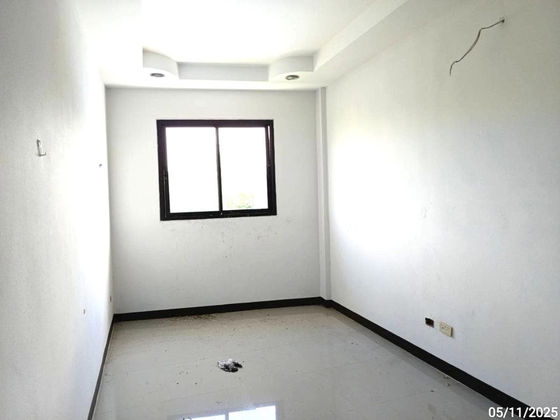 อาคารพาณิชย์ทำเลการค้า 4 ห้องนอน พื้นที่ 200 ตร.ม. นิคม สตึก บุรีรัมย์