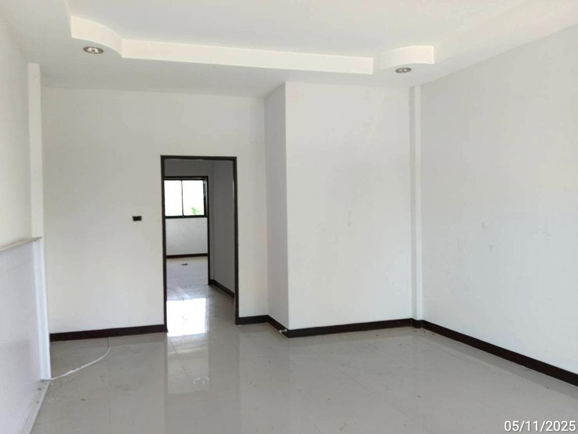 อาคารพาณิชย์ทำเลการค้า 4 ห้องนอน พื้นที่ 200 ตร.ม. นิคม สตึก บุรีรัมย์