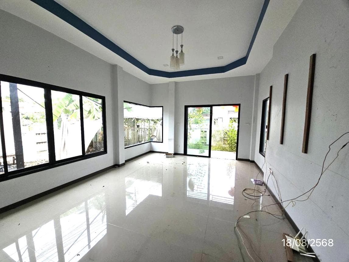 บ้านเดี่ยว เดอะ คันทรี โมเดิร์นโฮม ปลวกแดง ระยอง 2 ห้องนอน 2 ห้องน้ำ พื้นที่ 116.74 ตร.ม. บนเนื้อที่ 43.9 ตร.ว. ทำเลดีราคา 2 ล้านต้นๆ