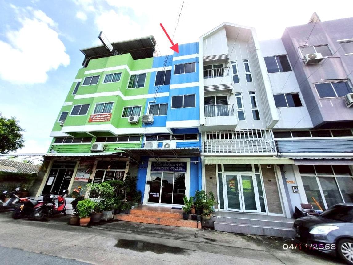 อาคารพาณิชย์ คลองกุ่ม บึงกุ่ม กรุงเทพมหานคร 2 ห้องนอน 3 ห้องน้ำ พื้นที่ใช้สอยกว้างขวาง 225 ตร.ม. ทำเลดีเหมาะทำธุรกิจและอยู่อาศัย ราคาพิเศษ 3.7 ล้าน