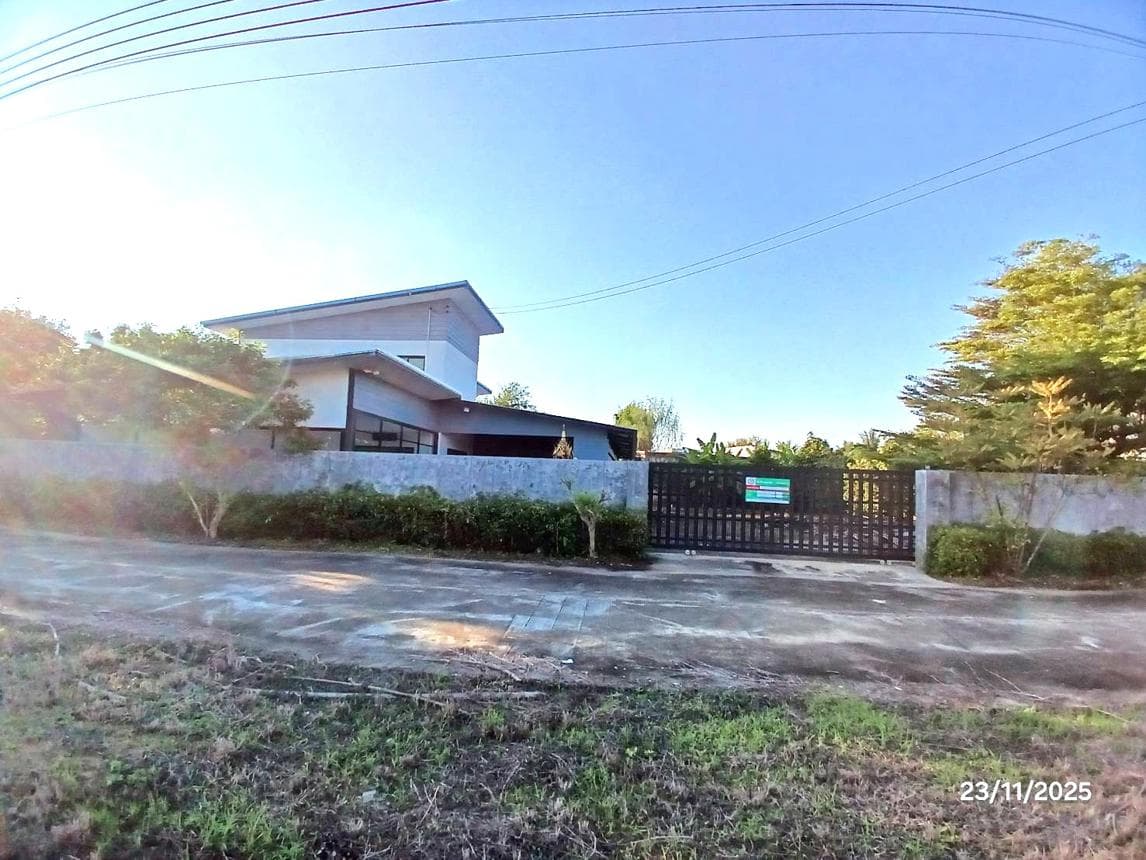 บ้านเดี่ยวหลังใหญ่ บ้านแป้น เมืองลำพูน 5 ห้องนอน 1 ห้องน้ำ พื้นที่ใช้สอย 372 ตร.ม. บนที่ดิน 50 ตร.ว. ทำเลดีเดินทางสะดวก ราคาพิเศษ 5.19 ล้าน