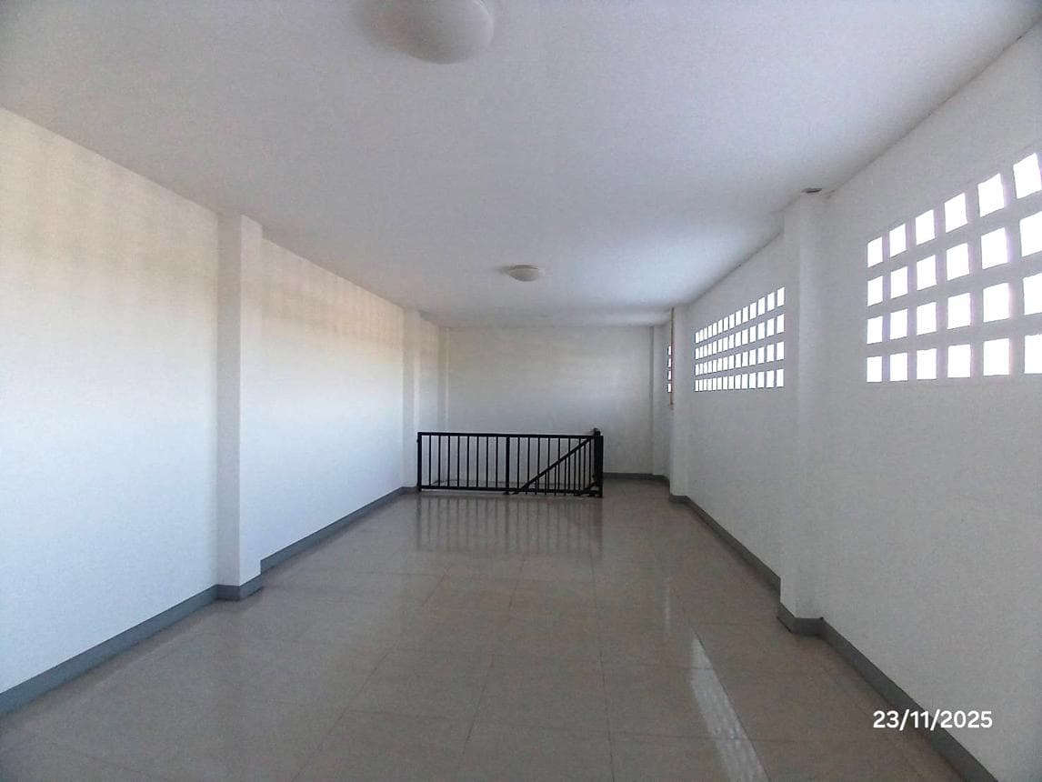 บ้านเดี่ยวหลังใหญ่ บ้านแป้น เมืองลำพูน 5 ห้องนอน 1 ห้องน้ำ พื้นที่ใช้สอย 372 ตร.ม. บนที่ดิน 50 ตร.ว. ทำเลดีเดินทางสะดวก ราคาพิเศษ 5.19 ล้าน