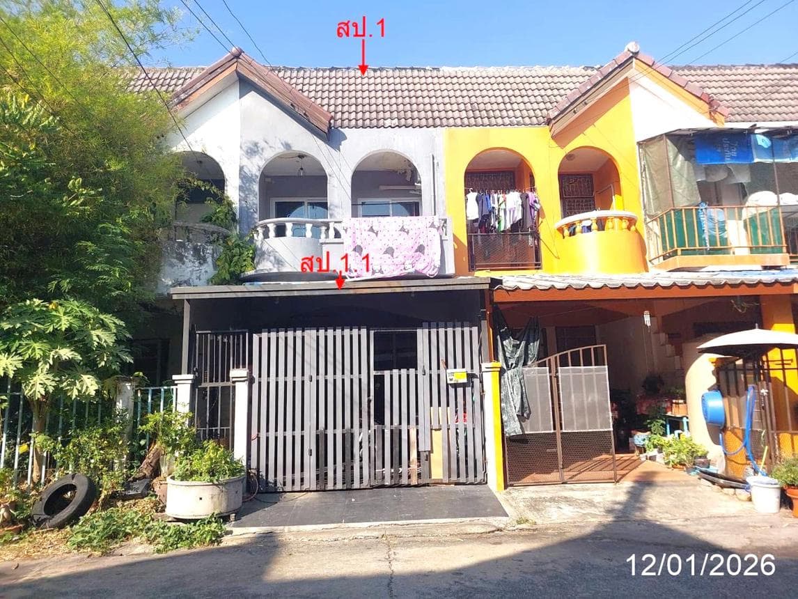 ขายทาวน์เฮ้าส์ ริมน้ำ (Rim Nam) 2 ชั้น 2 ห้องนอน 2 ห้องน้ำ พื้นที่ 102 ตร.ม. ทำเลดี ย่านหลักหก เมืองปทุมธานี เดินทางสะดวกใกล้รถไฟฟ้าสายสีแดงและ ม.รังสิต