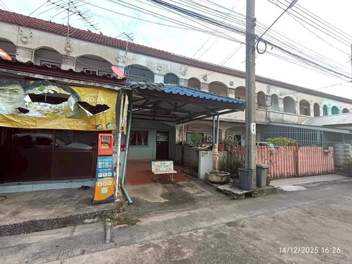 ขายทาวน์เฮ้าส์ ศรีประจักษ์ 7 บางบัวทอง นนทบุรี ทำเลบางบัวทอง เนื้อที่ 22 ตร.ว. พื้นที่ใช้สอย 136 ตร.ม. 2 ห้องนอน 3 ห้องน้ำ สภาพดี พร้อมอยู่