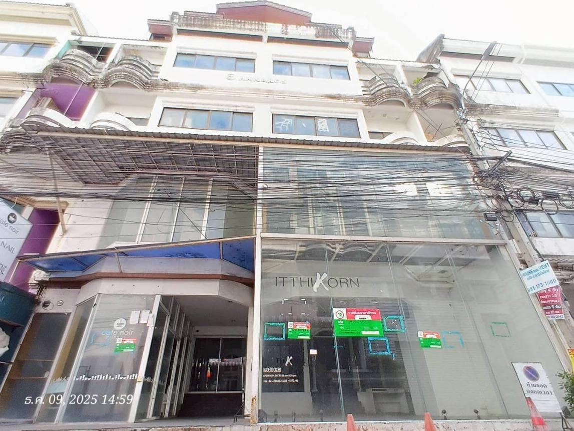 ขายอาคารพาณิชย์ ลาดยาว เขตจตุจักร กรุงเทพมหานคร พื้นที่ 52.9 ตร.ว. พื้นที่ใช้สอย 780 ตร.ม.