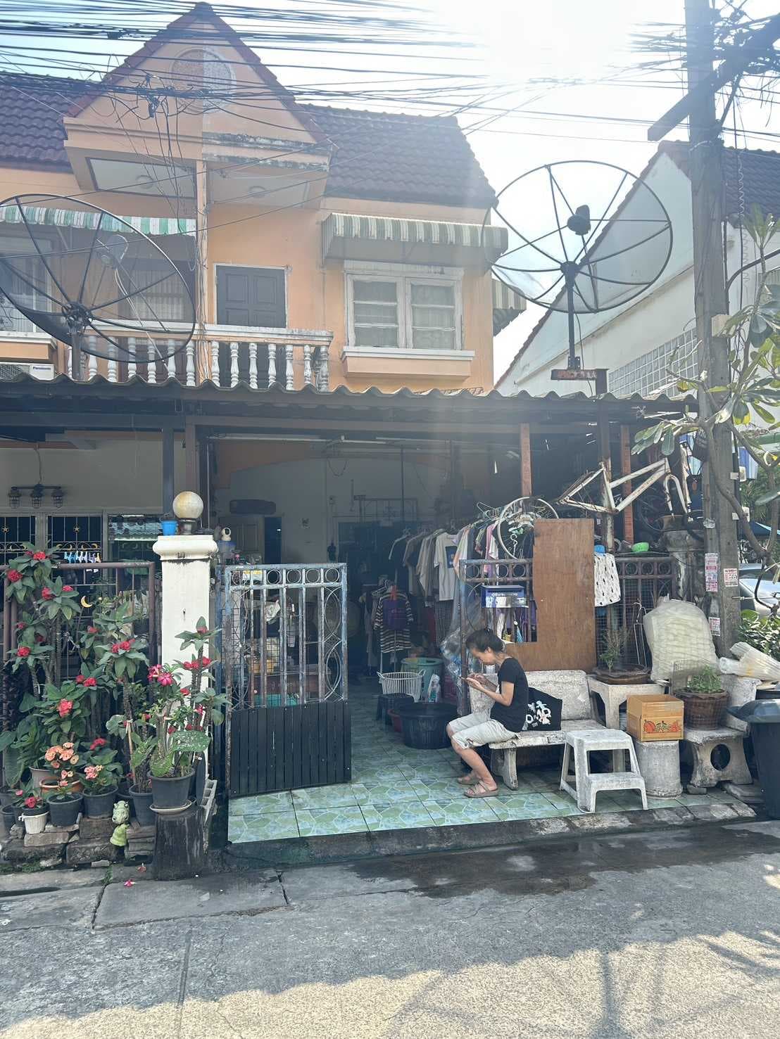 บ้านพร้อมที่ดิน หมู่บ้านมิตรอนันต์ แขวงจระเข้บัว เขตบางกระปิ กทม