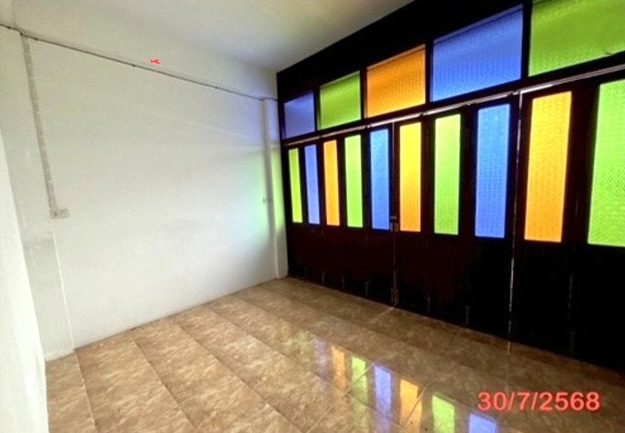 อาคารพาณิชย์ ในเมือง เมืองนครศรีธรรมราช 2 ห้องนอน 3 ห้องน้ำ พื้นที่ 144 ตร.ม. บนที่ดิน 13.4 ตร.ว. ทำเลใจกลางเมือง แหล่งเศรษฐกิจ เดินทางสะดวก ราคาคุ้มค่าเพียง 4.5 ล้าน