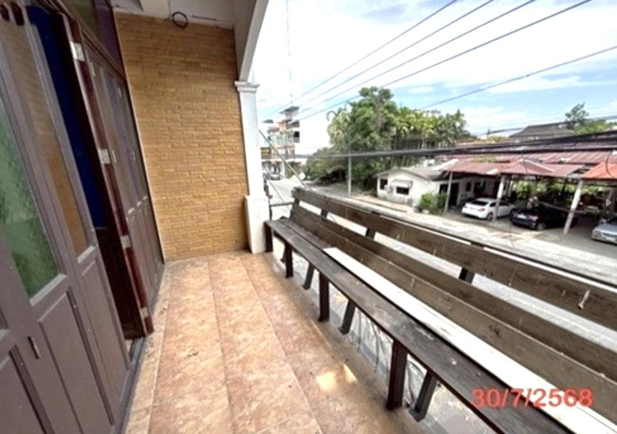 อาคารพาณิชย์ ในเมือง เมืองนครศรีธรรมราช 2 ห้องนอน 3 ห้องน้ำ พื้นที่ 144 ตร.ม. บนที่ดิน 13.4 ตร.ว. ทำเลใจกลางเมือง แหล่งเศรษฐกิจ เดินทางสะดวก ราคาคุ้มค่าเพียง 4.5 ล้าน