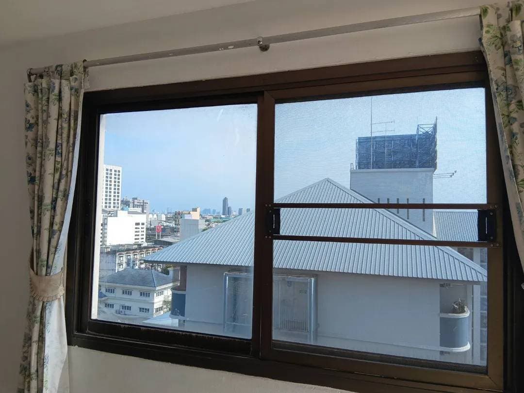 ทิพยฤกษ์ คอนโดมิเนียม (Thipphayaroek Condominium) คอนโดห้องใหญ่ ทำเลปิ่นเกล้า ความเป็นส่วนตัวสูง ในราคาไม่ถึง 2 ล้าน!