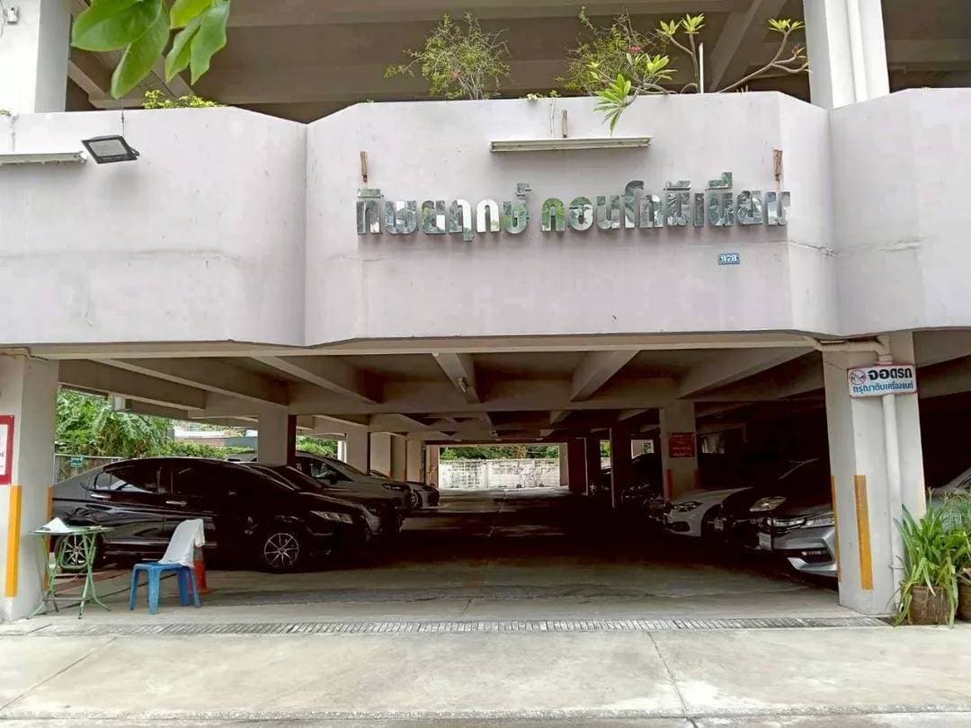 ทิพยฤกษ์ คอนโดมิเนียม (Thipphayaroek Condominium) คอนโดห้องใหญ่ ทำเลปิ่นเกล้า ความเป็นส่วนตัวสูง ในราคาไม่ถึง 2 ล้าน!