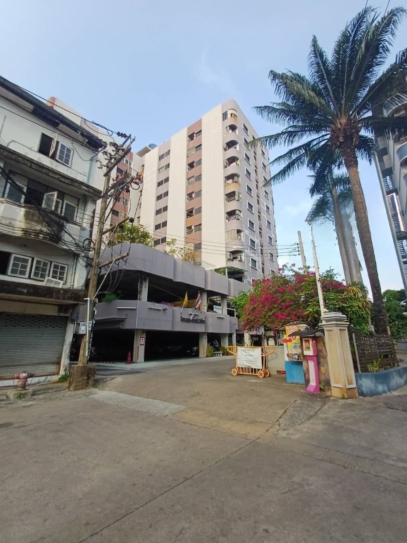 ทิพยฤกษ์ คอนโดมิเนียม (Thipphayaroek Condominium) คอนโดห้องใหญ่ ทำเลปิ่นเกล้า ความเป็นส่วนตัวสูง ในราคาไม่ถึง 2 ล้าน!